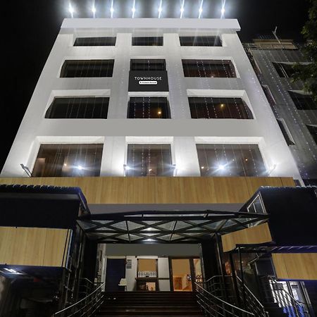 Hotel Townhouse Eluru Esterno foto
