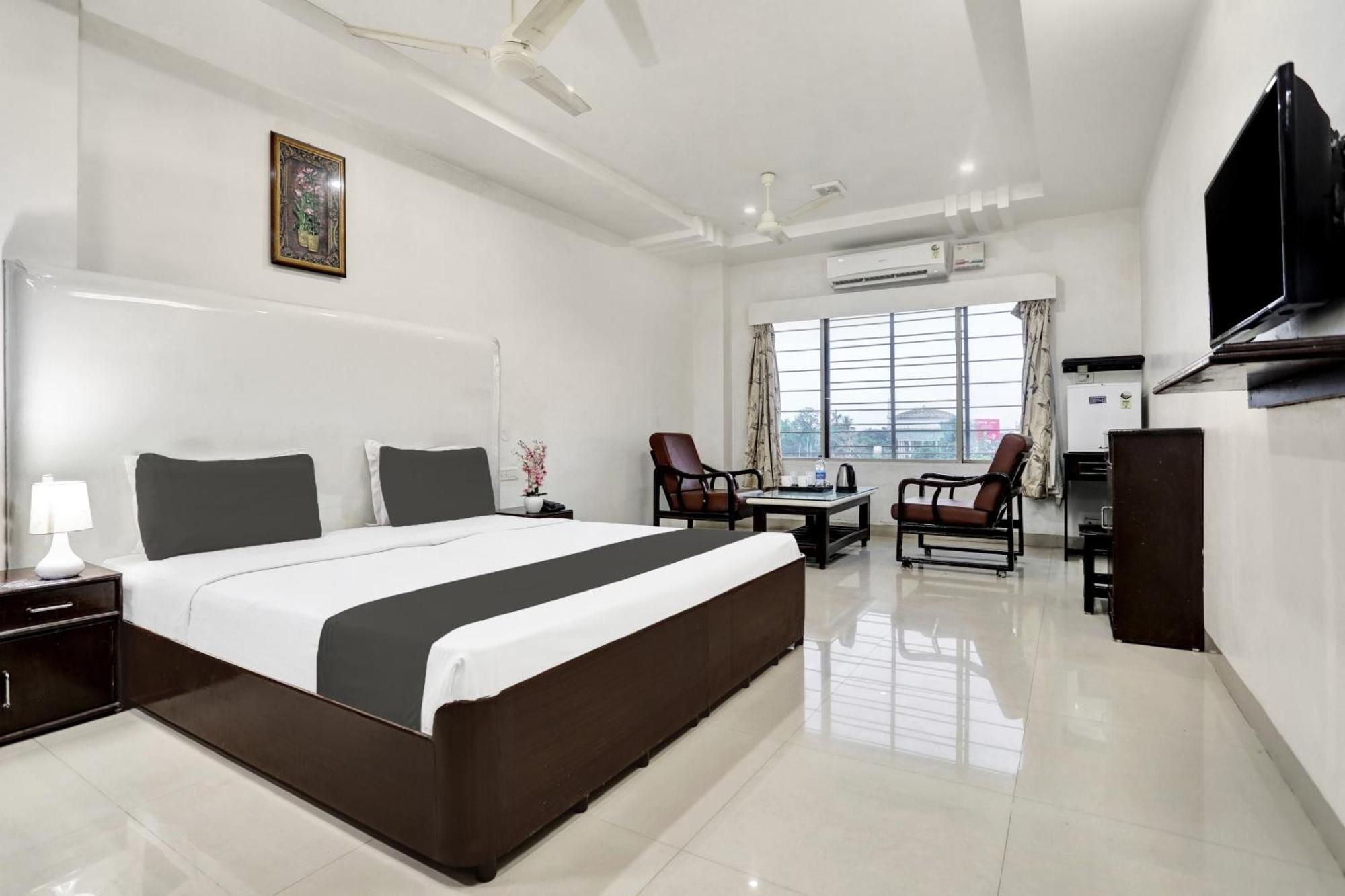 Hotel Townhouse Eluru Esterno foto