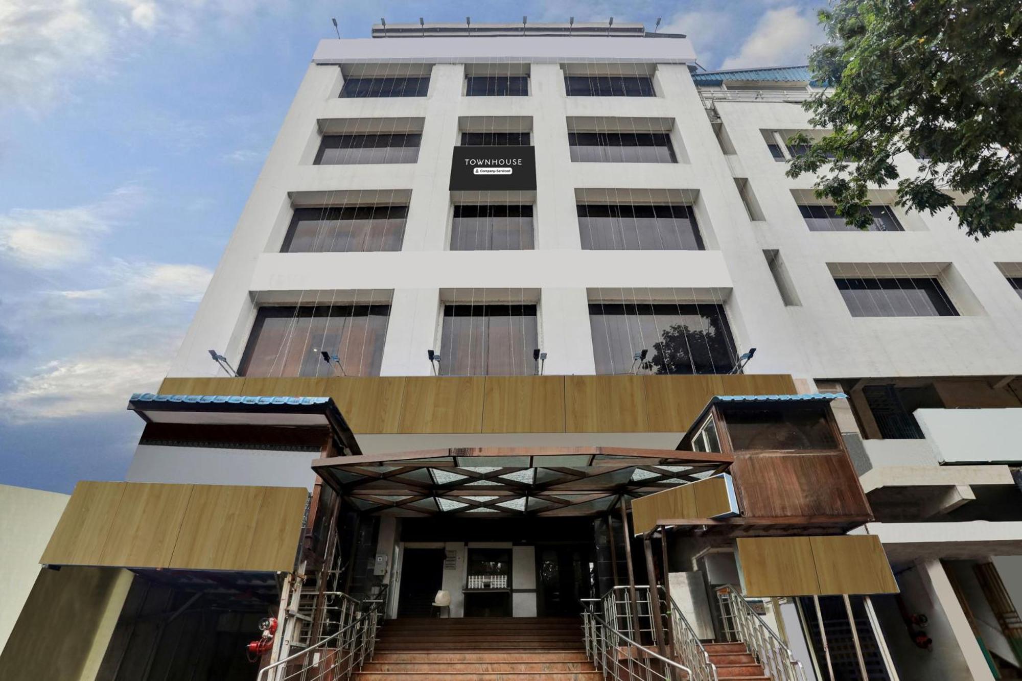 Hotel Townhouse Eluru Esterno foto