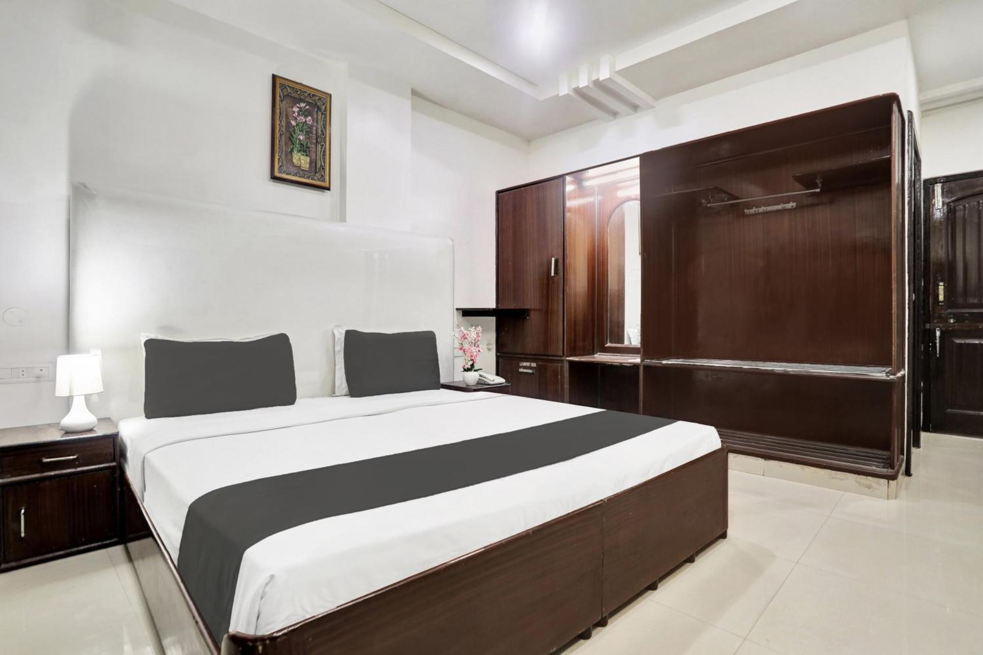 Hotel Townhouse Eluru Esterno foto