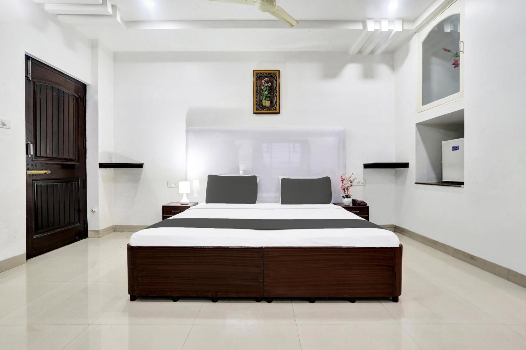Hotel Townhouse Eluru Esterno foto