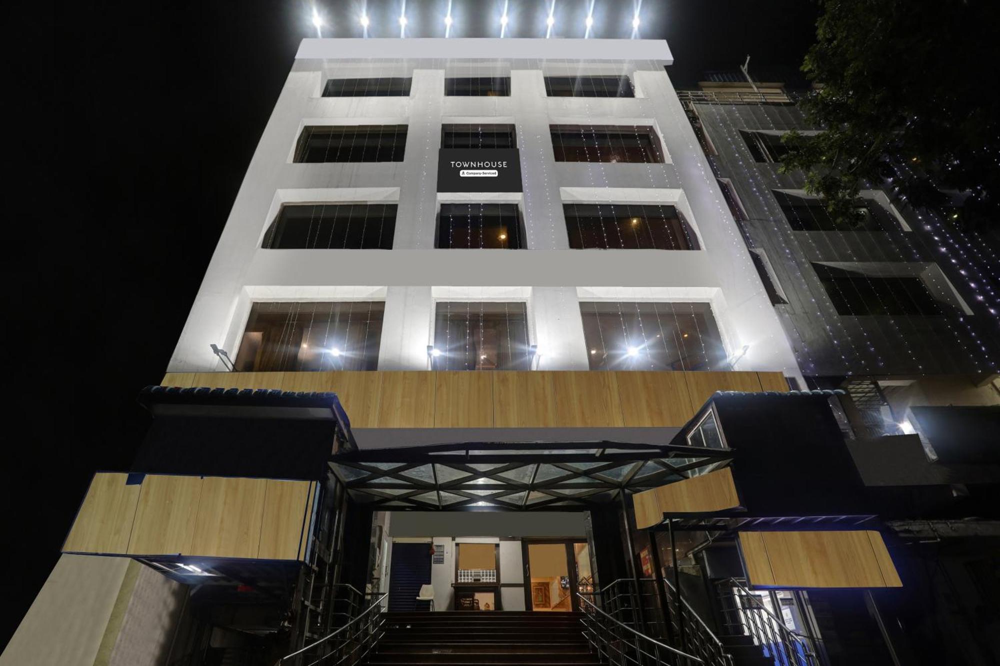 Hotel Townhouse Eluru Esterno foto