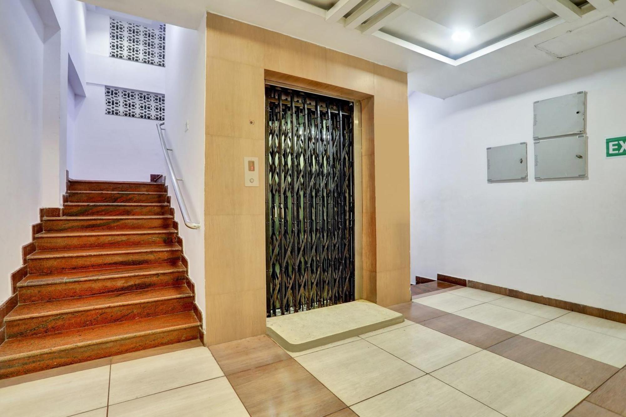 Hotel Townhouse Eluru Esterno foto