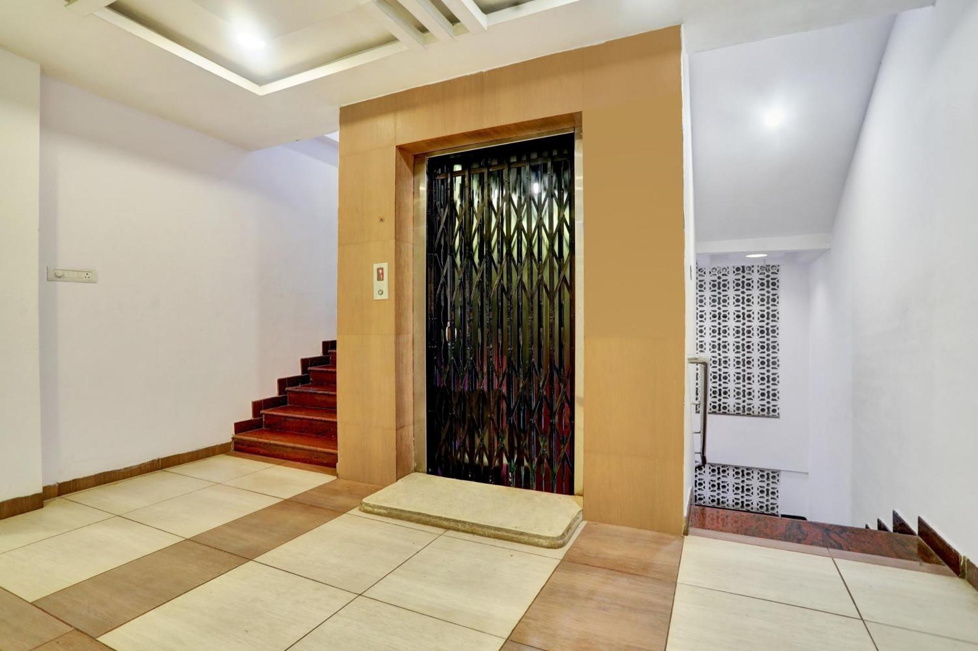 Hotel Townhouse Eluru Esterno foto