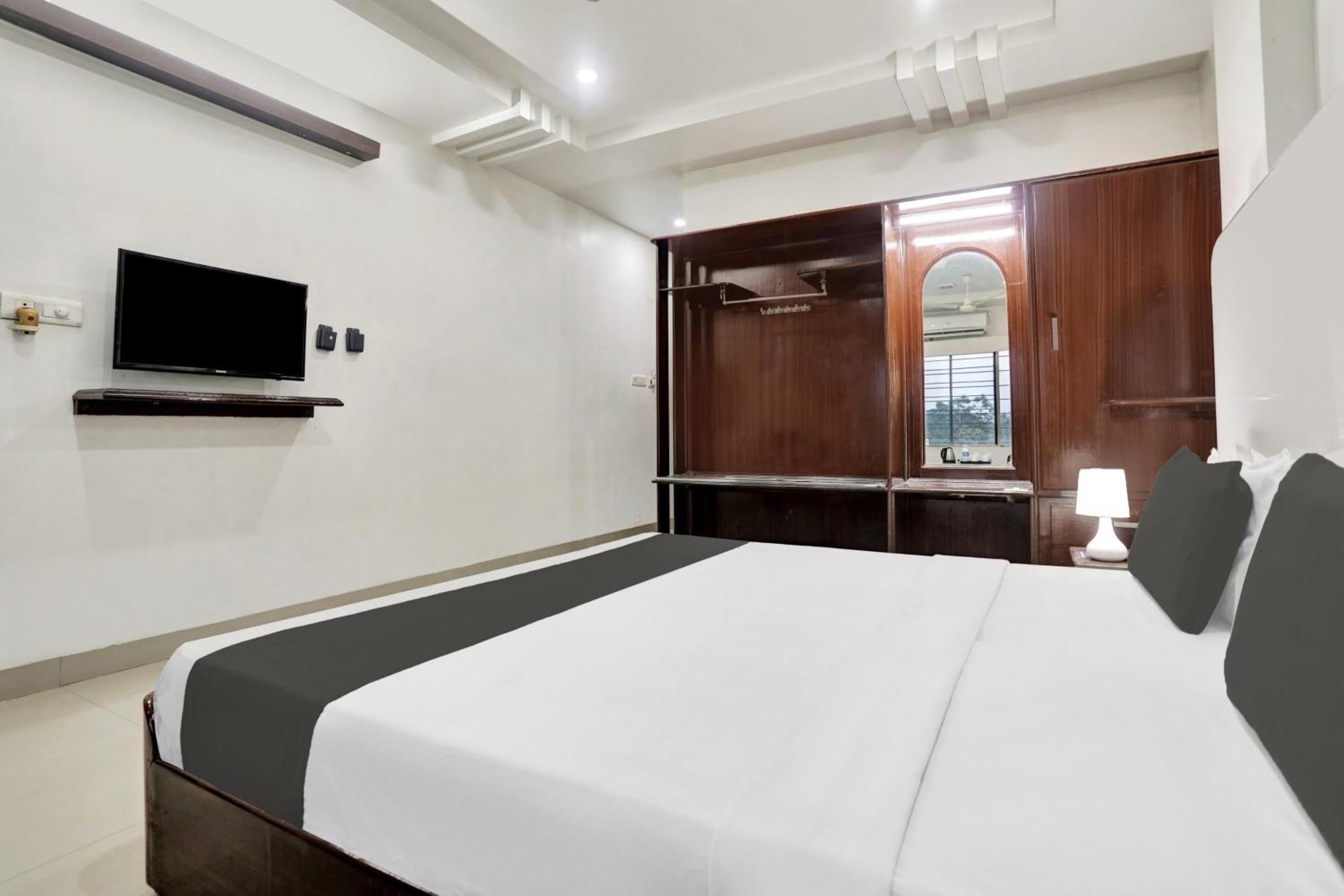 Hotel Townhouse Eluru Esterno foto