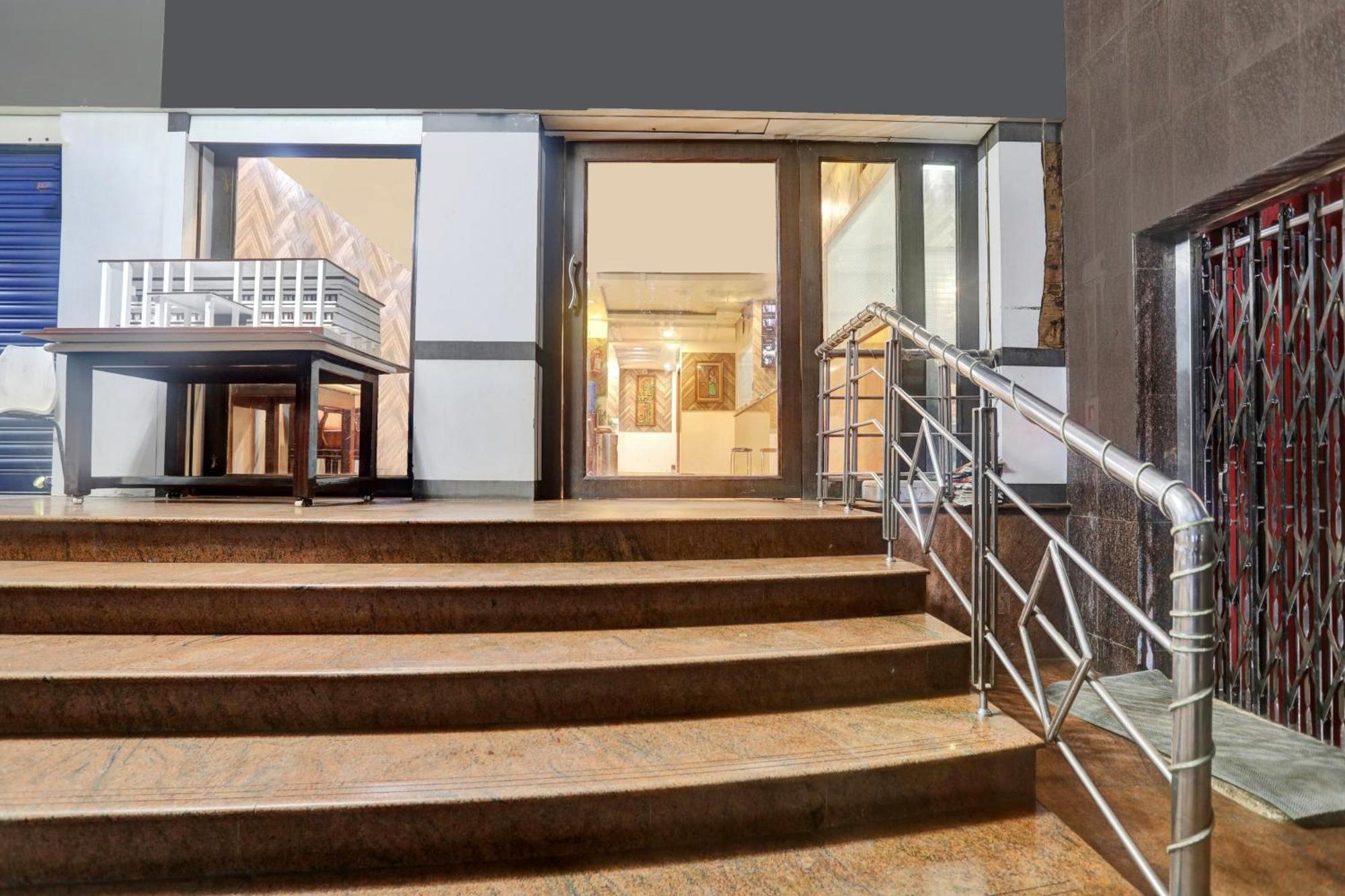 Hotel Townhouse Eluru Esterno foto