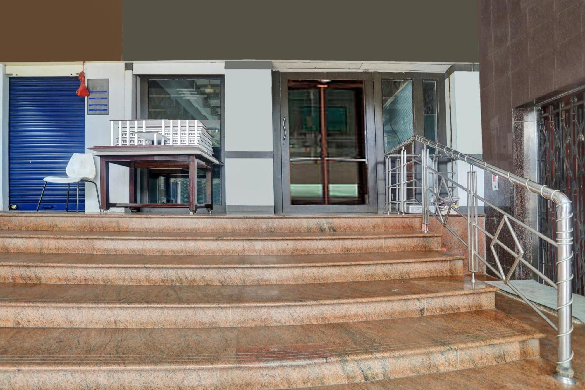 Hotel Townhouse Eluru Esterno foto