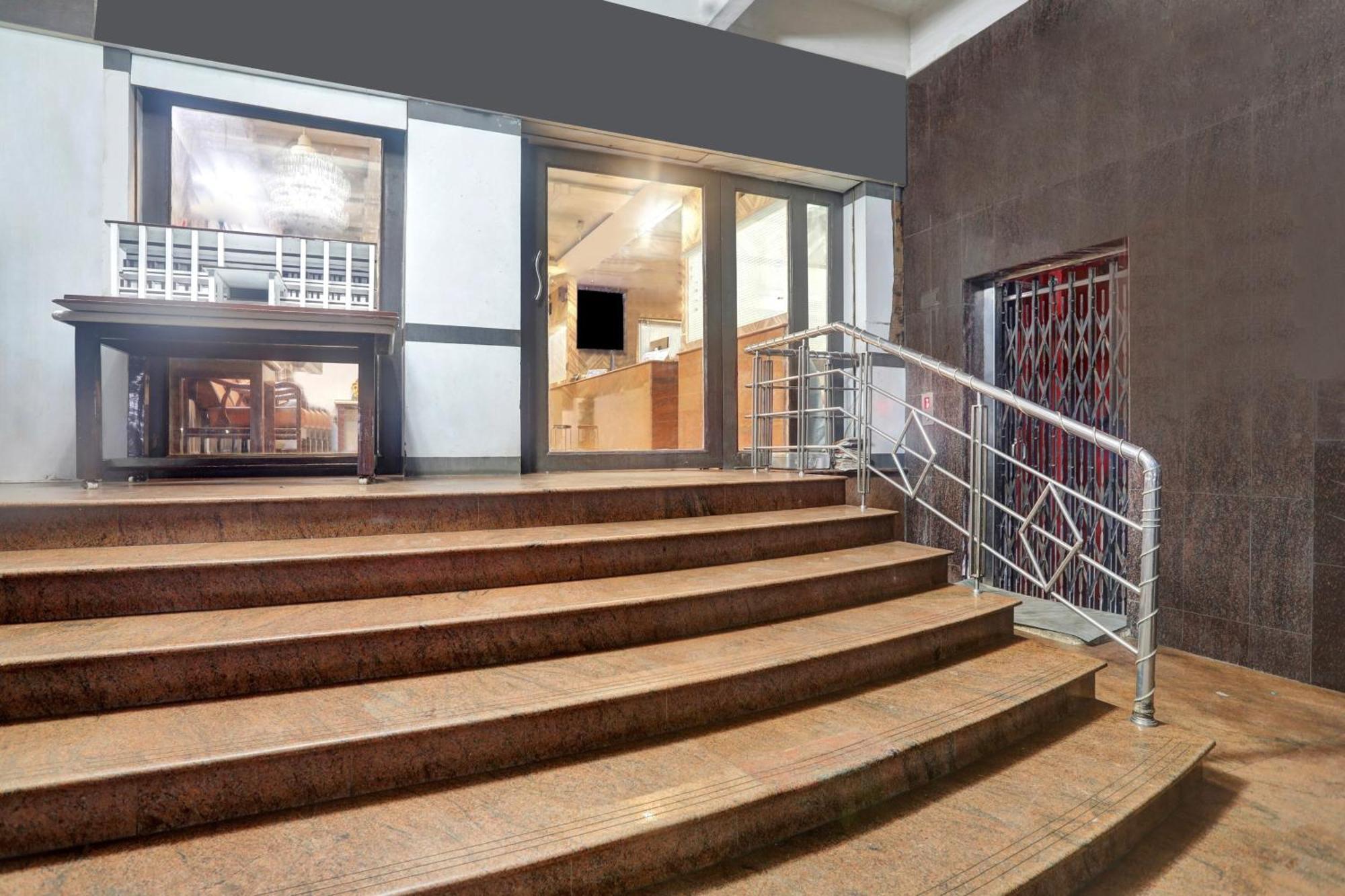 Hotel Townhouse Eluru Esterno foto