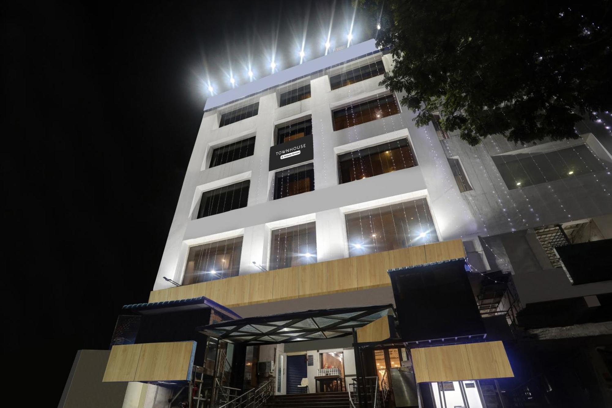 Hotel Townhouse Eluru Esterno foto