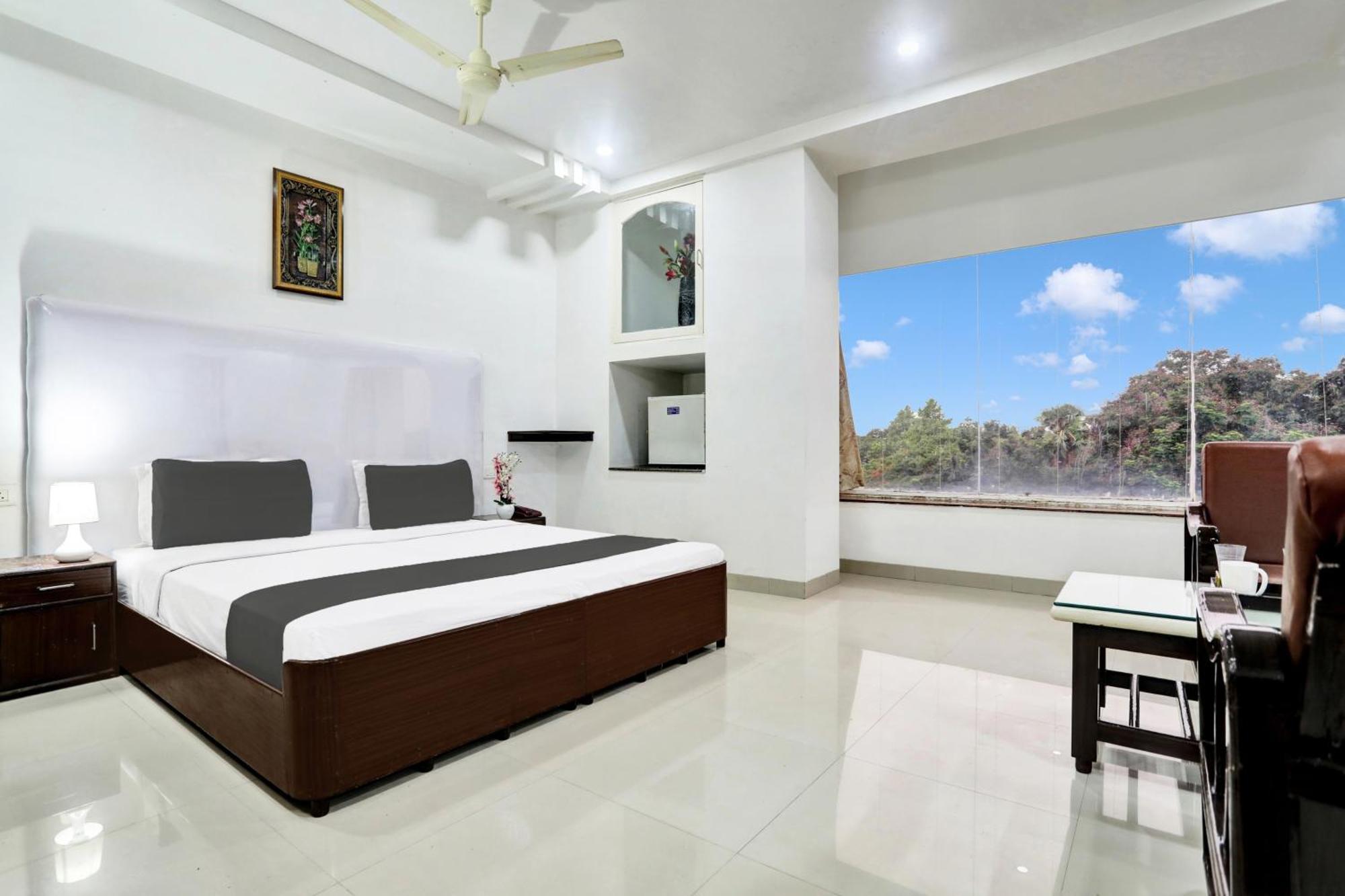 Hotel Townhouse Eluru Esterno foto