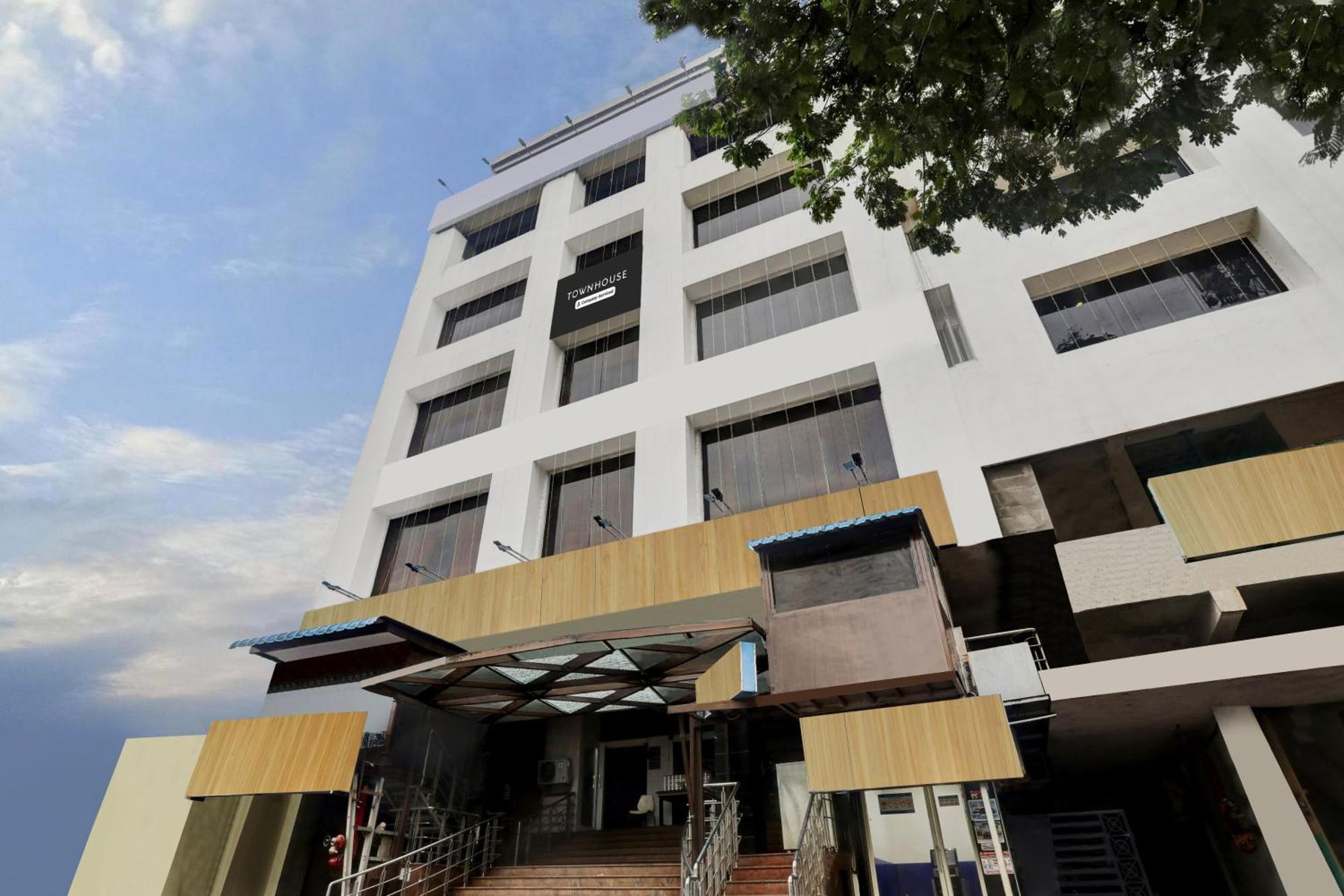 Hotel Townhouse Eluru Esterno foto