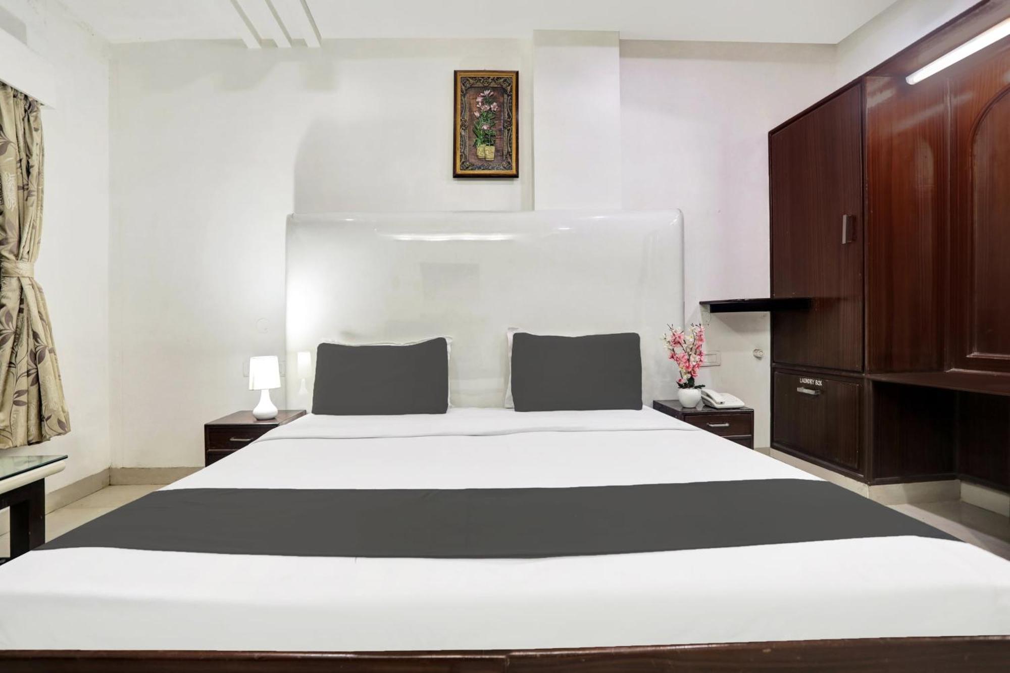 Hotel Townhouse Eluru Esterno foto