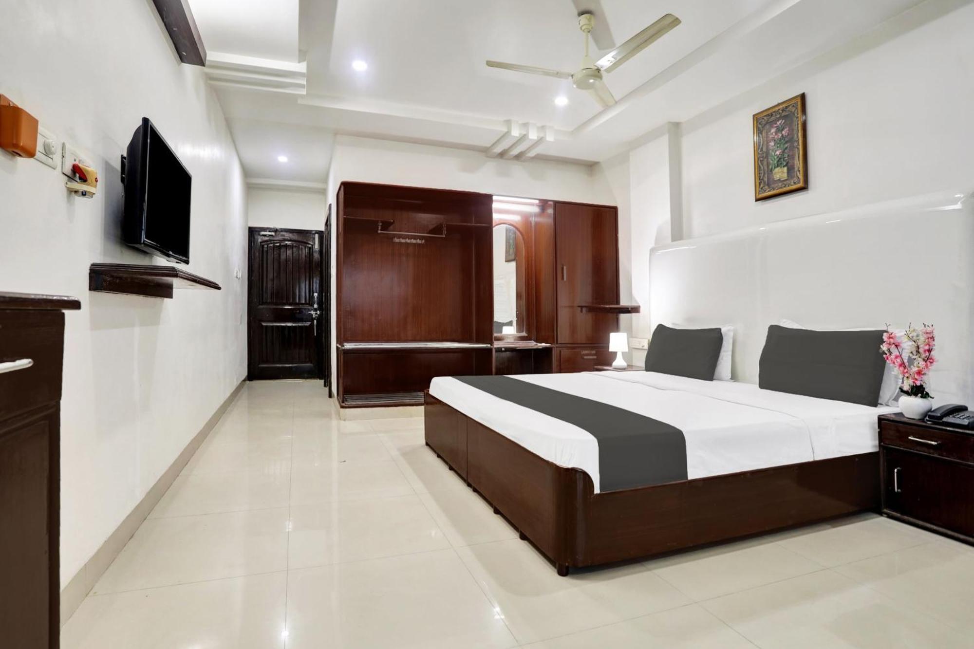Hotel Townhouse Eluru Esterno foto