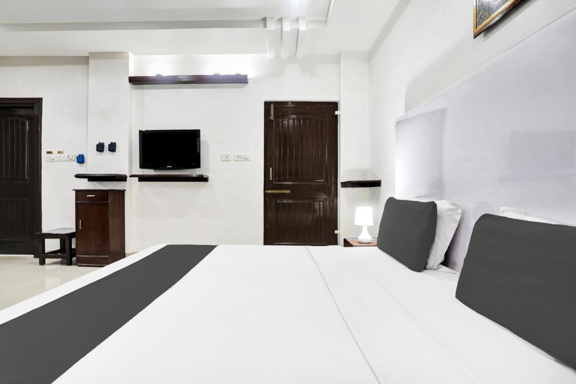Hotel Townhouse Eluru Esterno foto